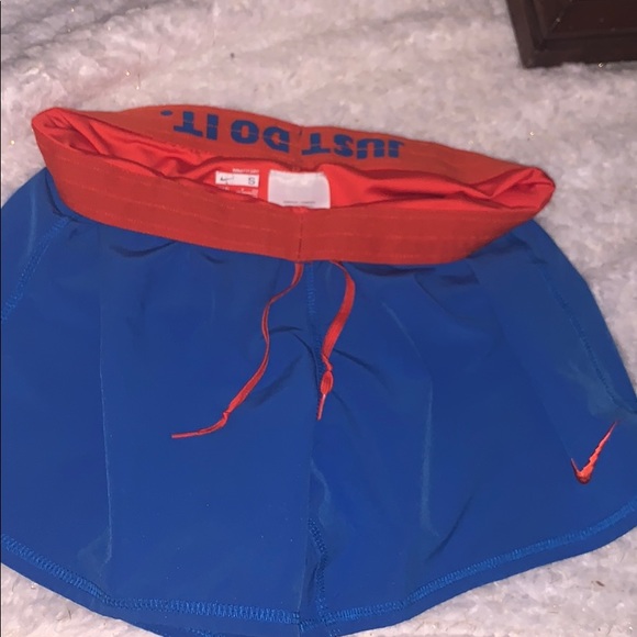 Nike running shorts - Picture 2 of 2
